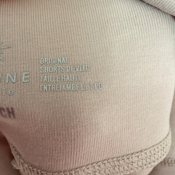 Offline by Aerie High Waisted Bike Shorts 7” Inseam- Size Small- Splattered - Picture 3 of 3